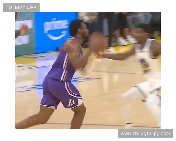 历史性时刻布朗尼助攻父亲詹姆斯得分 NBA赛场首现儿子传球父亲扣篮